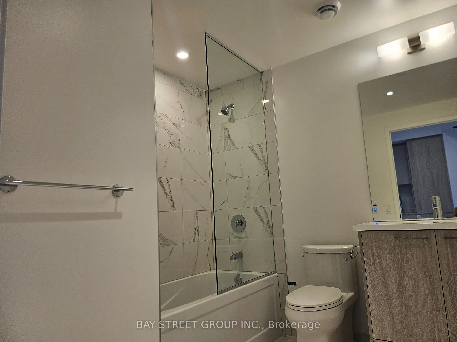 Photo 14 of Unit 1611, 28 Interchange Way, Vaughan, Vaughan Corporate Centre — HOMEH