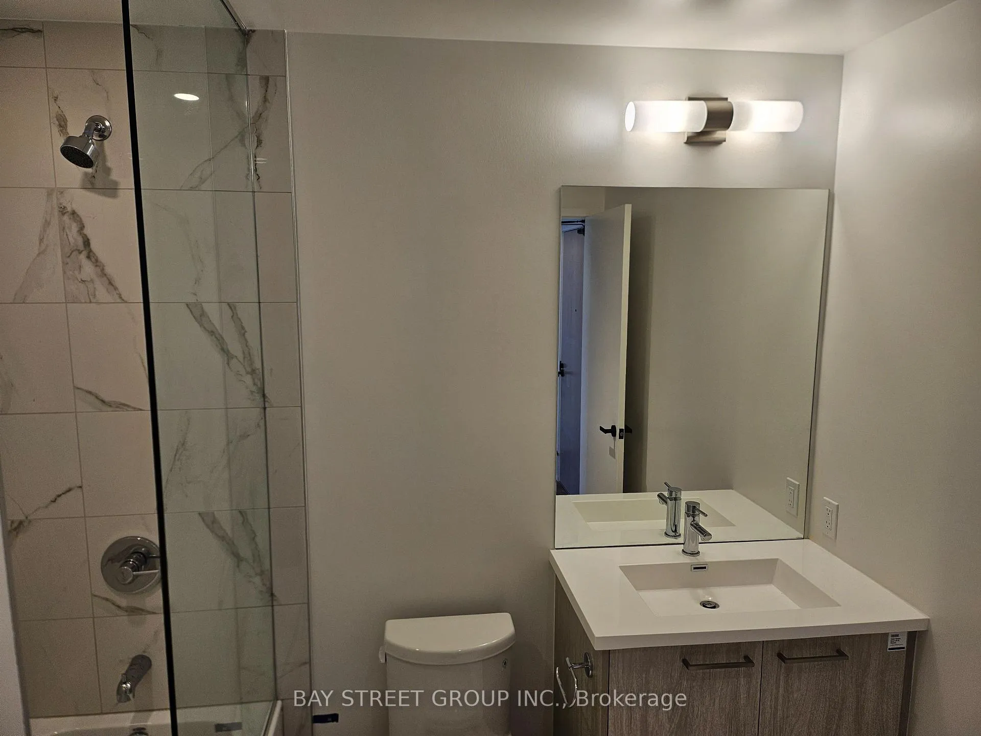 Photo 15 of Unit 1611, 28 Interchange Way, Vaughan, Vaughan Corporate Centre — HOMEH