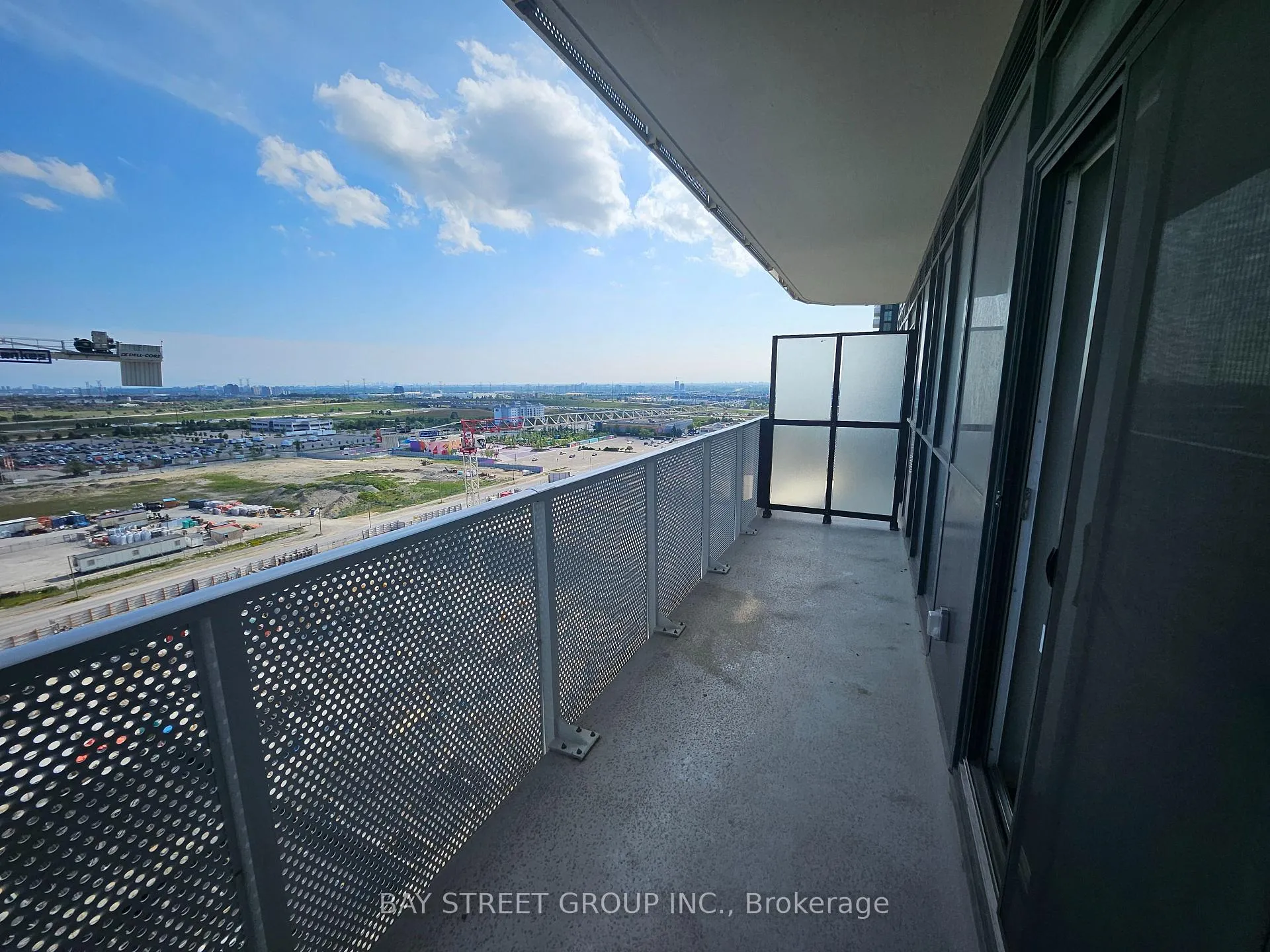 Photo 16 of Unit 1611, 28 Interchange Way, Vaughan, Vaughan Corporate Centre — HOMEH