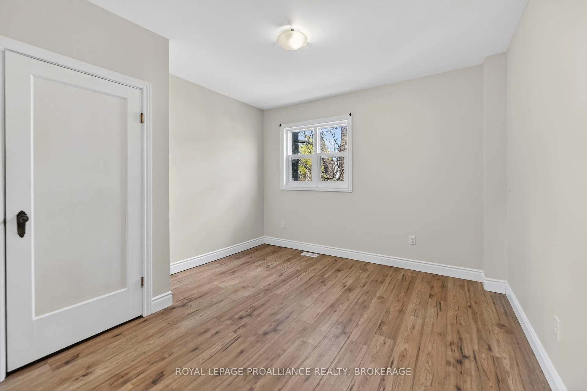 Photo 13 of 69 John Street, Kingston, East of Sir John A. Blvd — HOMEH