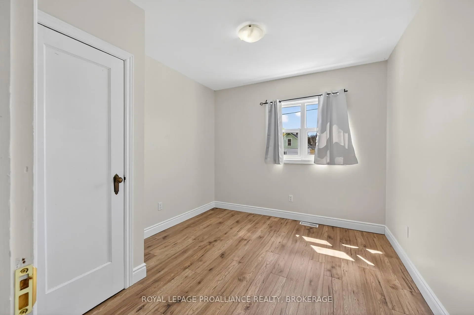 Photo 14 of 69 John Street, Kingston, East of Sir John A. Blvd — HOMEH