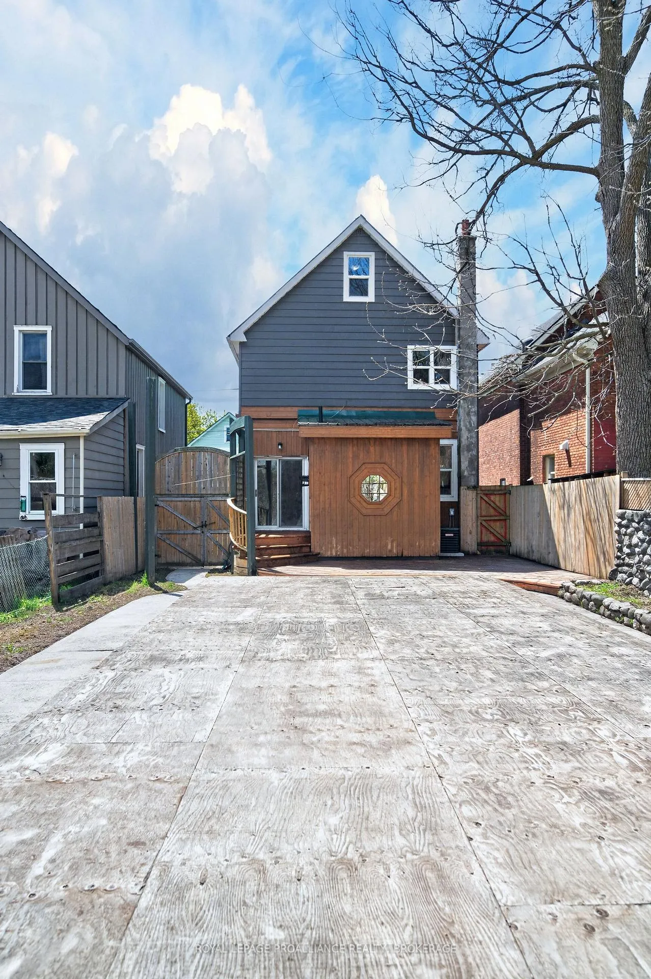 Photo 21 of 69 John Street, Kingston, East of Sir John A. Blvd — HOMEH