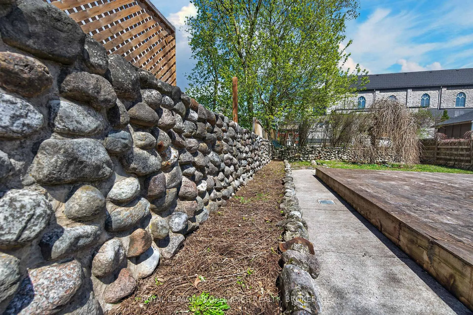 Photo 23 of 69 John Street, Kingston, East of Sir John A. Blvd — HOMEH