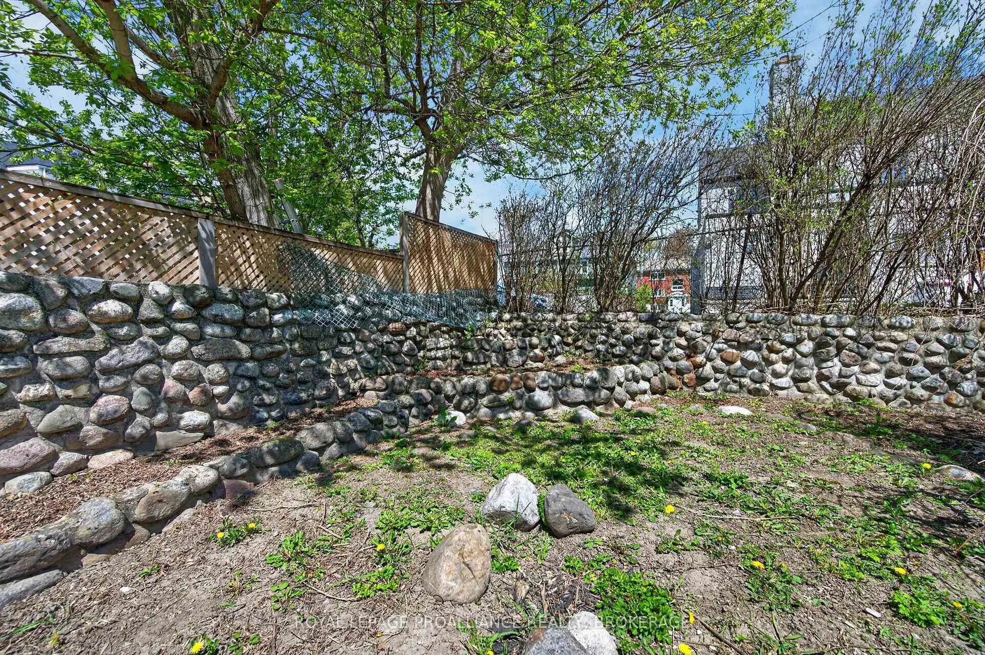 Photo 24 of 69 John Street, Kingston, East of Sir John A. Blvd — HOMEH