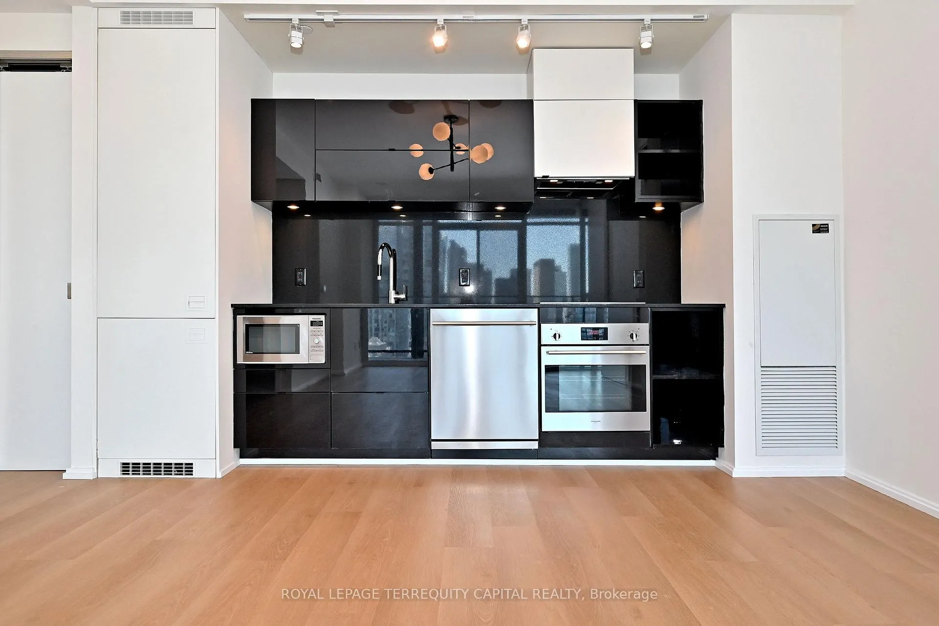 Photo 14 of Unit 2308, 125 Peter Street, Toronto, Waterfront Communities — HOMEH