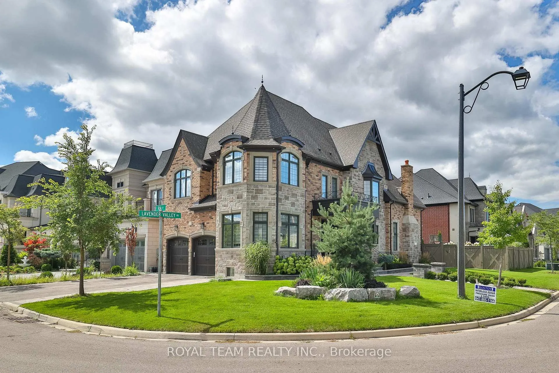 Photo 2 of 1 Ria Court, King, King City — HOMEH