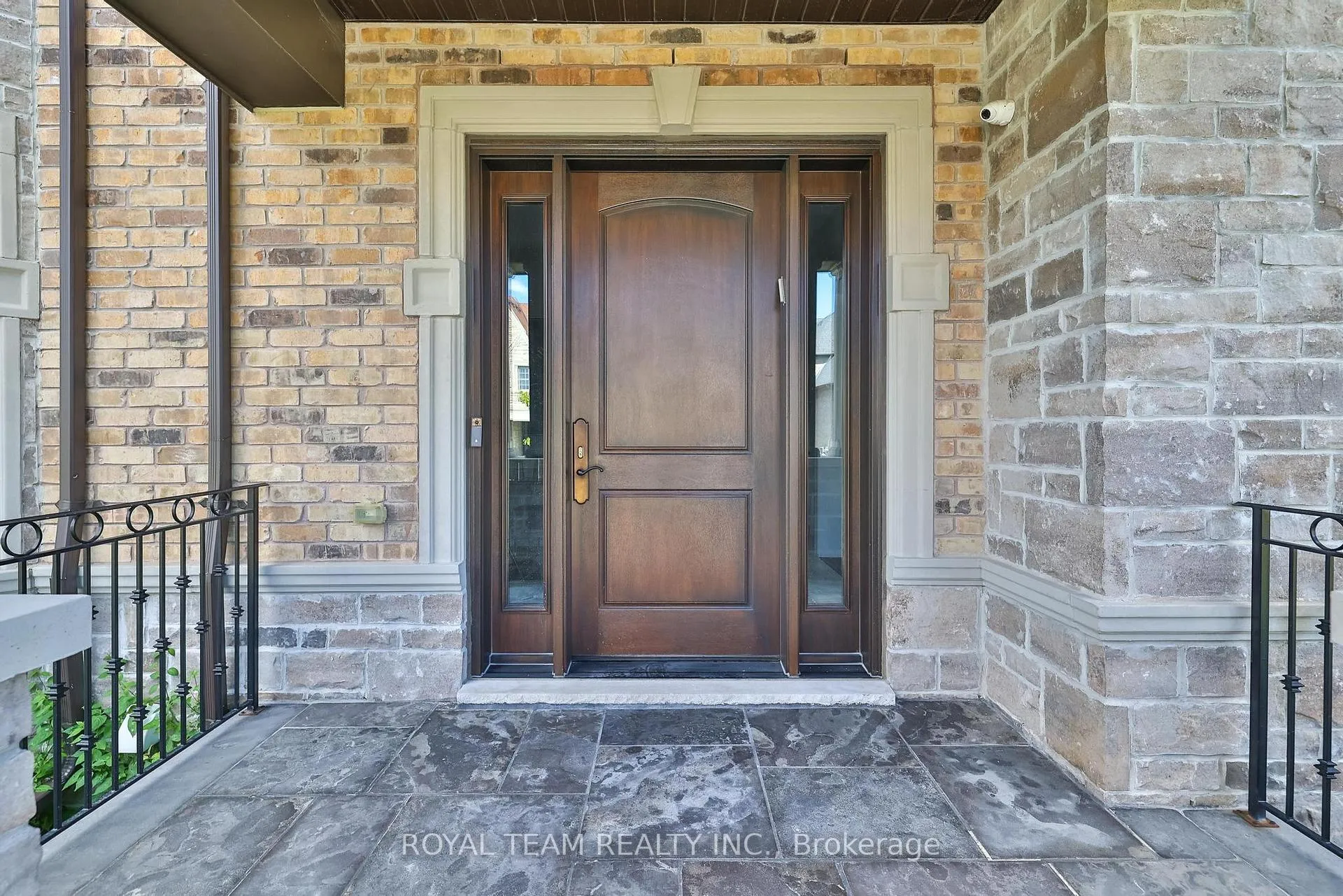 Photo 4 of 1 Ria Court, King, King City — HOMEH