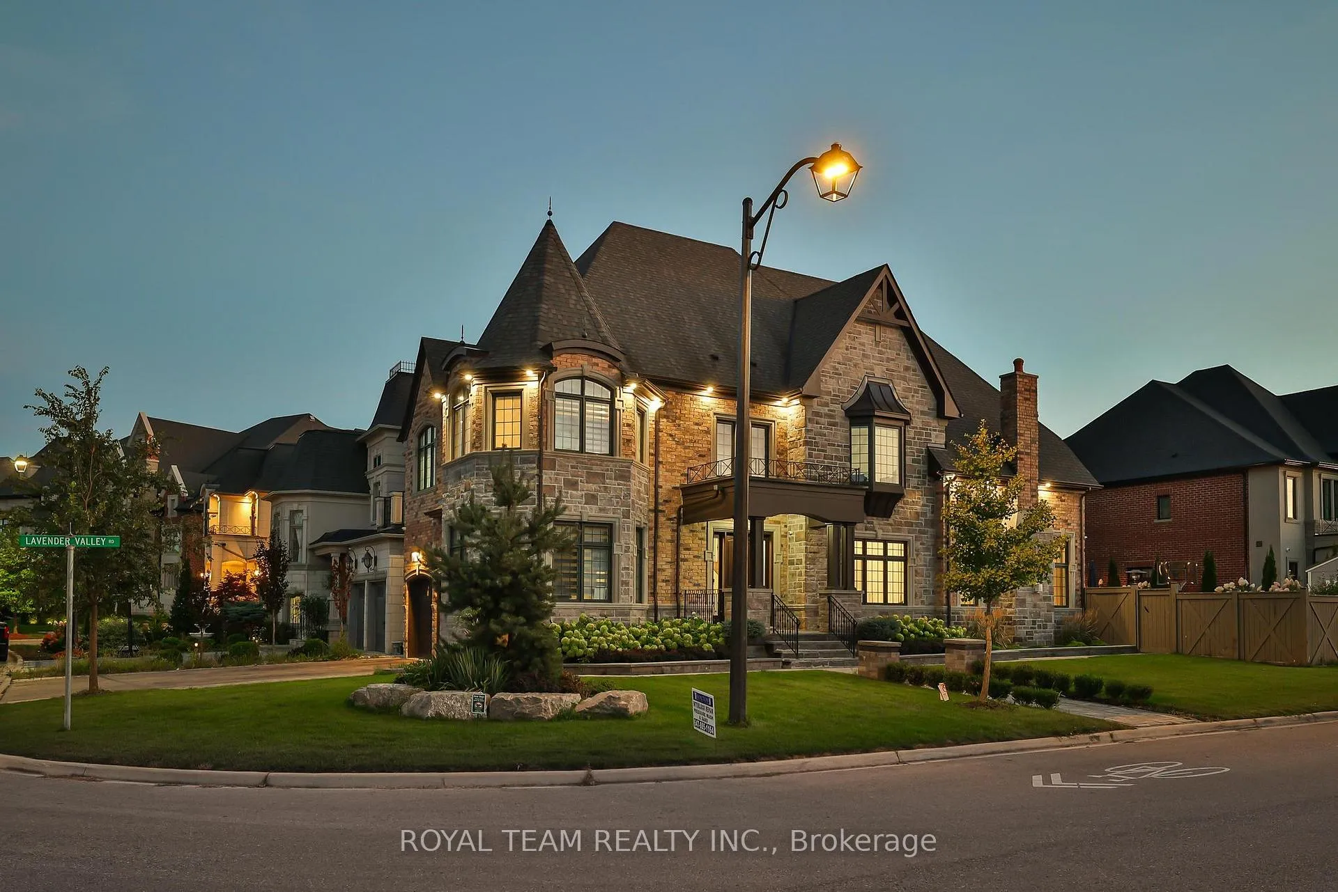 Photo 45 of 1 Ria Court, King, King City — HOMEH