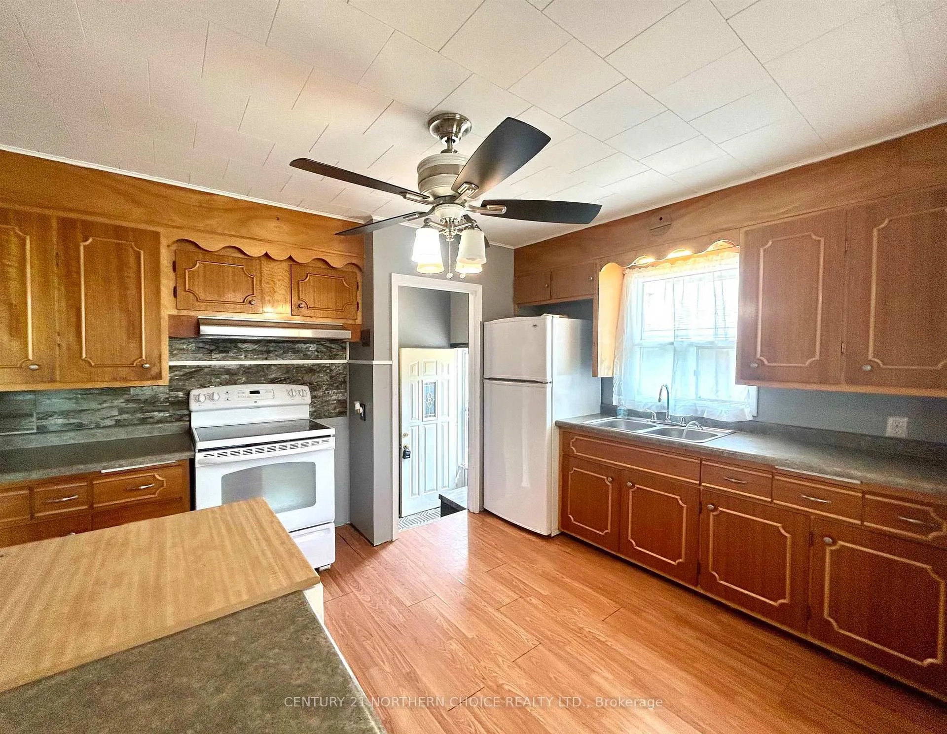 Photo 8 of 634 Riverview Drive, Fort Frances — HOMEH