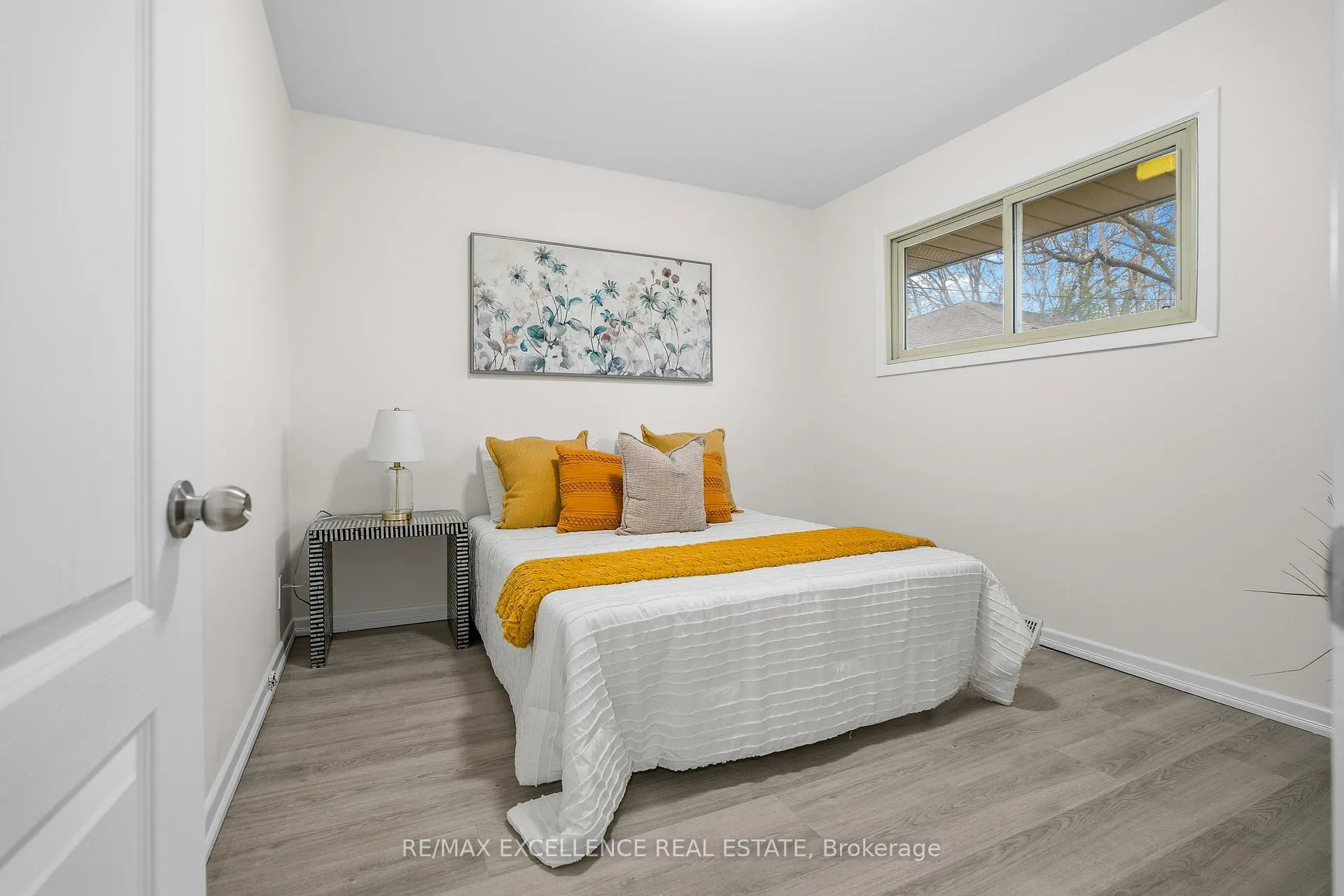 Photo 19 of 45 Stevenson Road N, Oshawa, McLaughlin — HOMEH