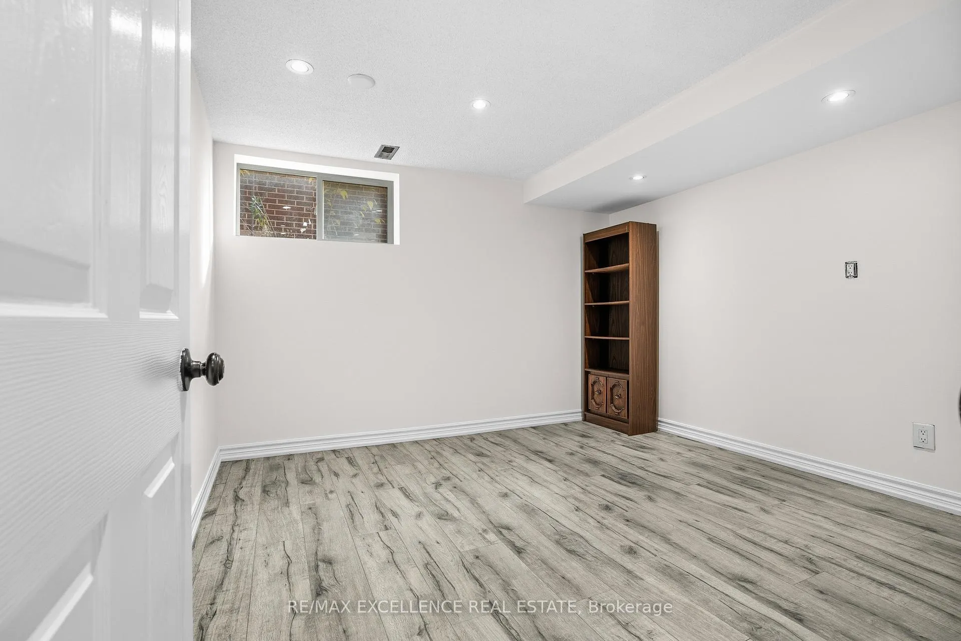 Photo 29 of 45 Stevenson Road N, Oshawa, McLaughlin — HOMEH