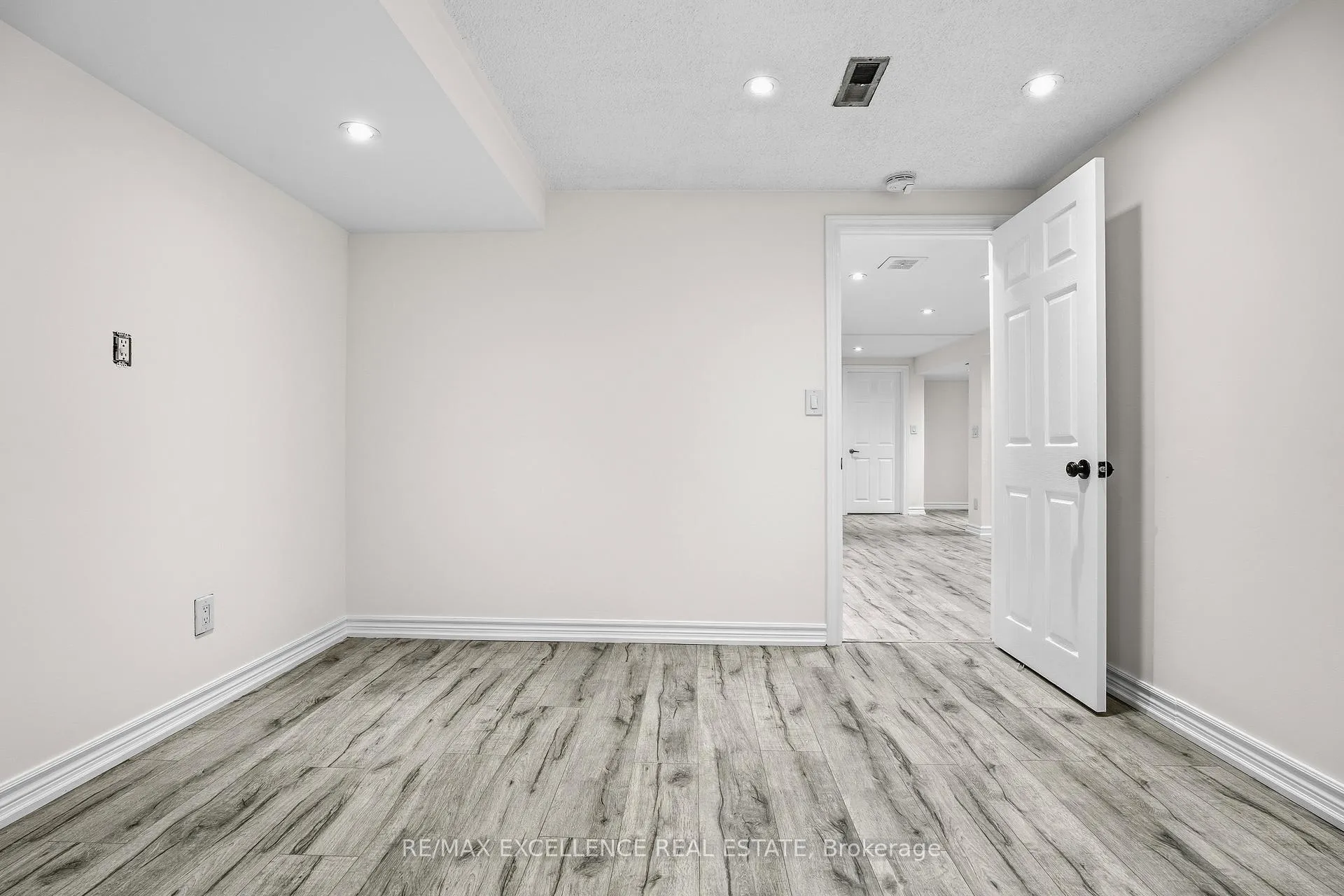 Photo 30 of 45 Stevenson Road N, Oshawa, McLaughlin — HOMEH