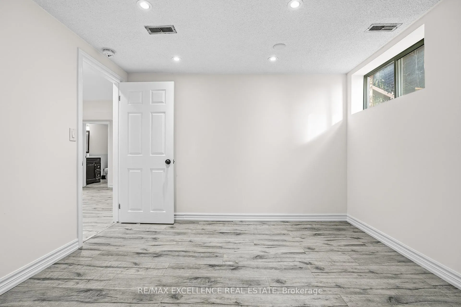Photo 31 of 45 Stevenson Road N, Oshawa, McLaughlin — HOMEH