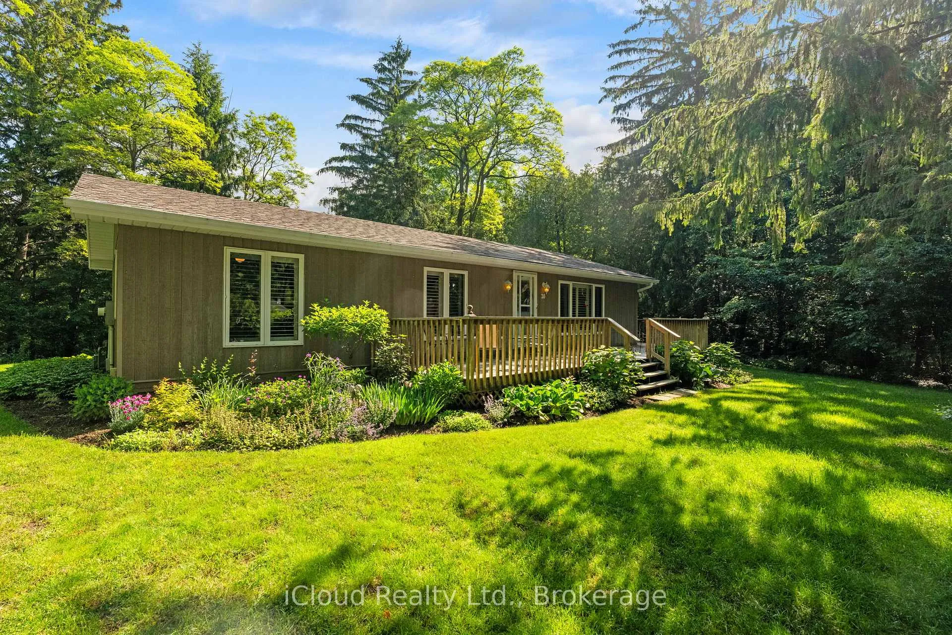 Photo 2 of 20 Mactavesh Crescent, Bluewater, Bayfield — HOMEH