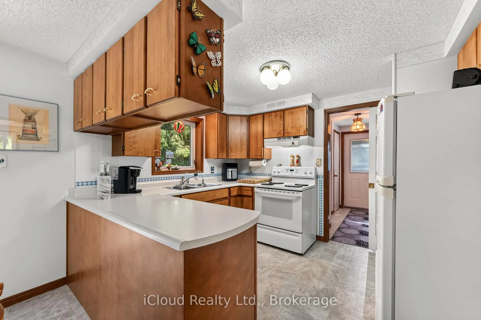 Photo 10 of 20 Mactavesh Crescent, Bluewater, Bayfield — HOMEH