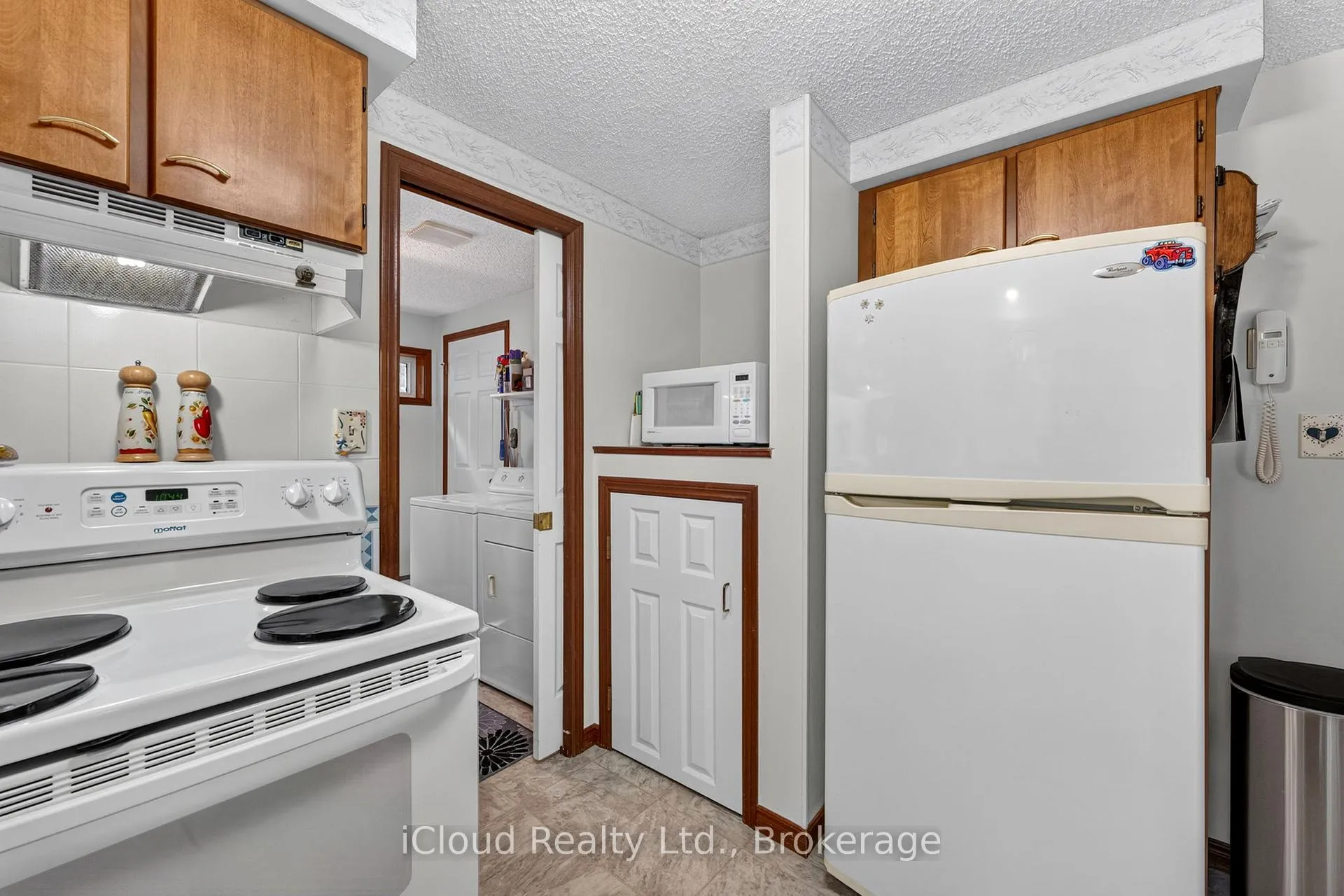 Photo 11 of 20 Mactavesh Crescent, Bluewater, Bayfield — HOMEH