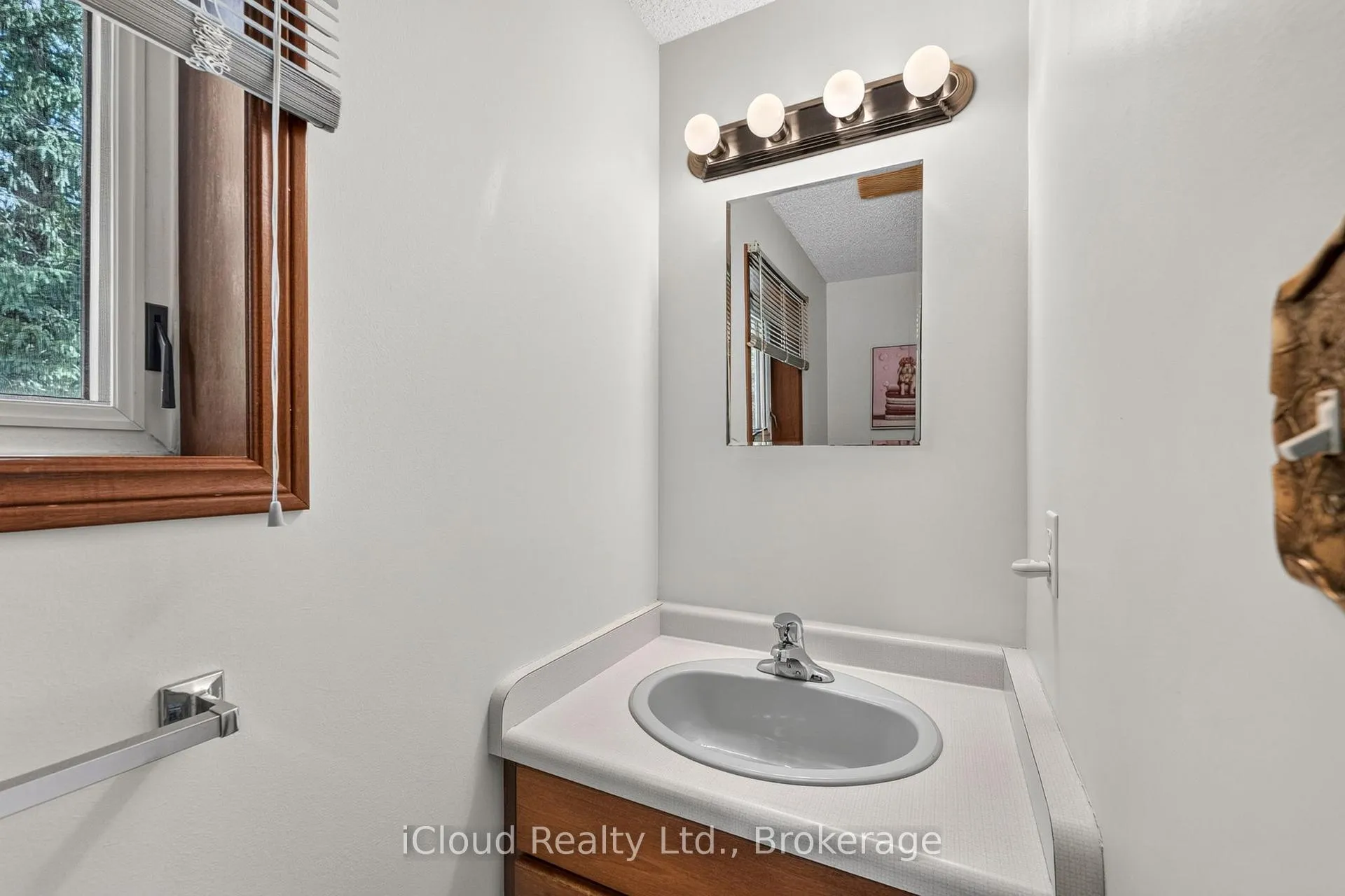 Photo 12 of 20 Mactavesh Crescent, Bluewater, Bayfield — HOMEH