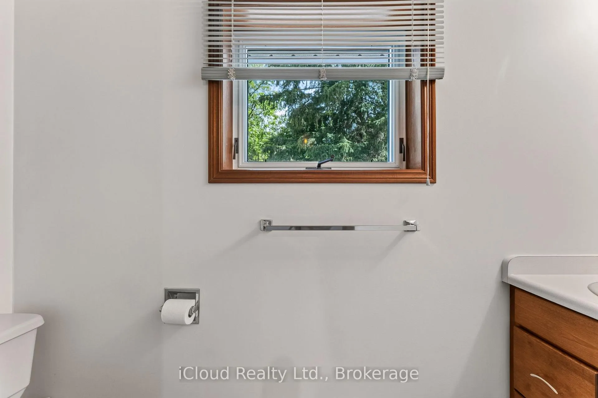 Photo 13 of 20 Mactavesh Crescent, Bluewater, Bayfield — HOMEH