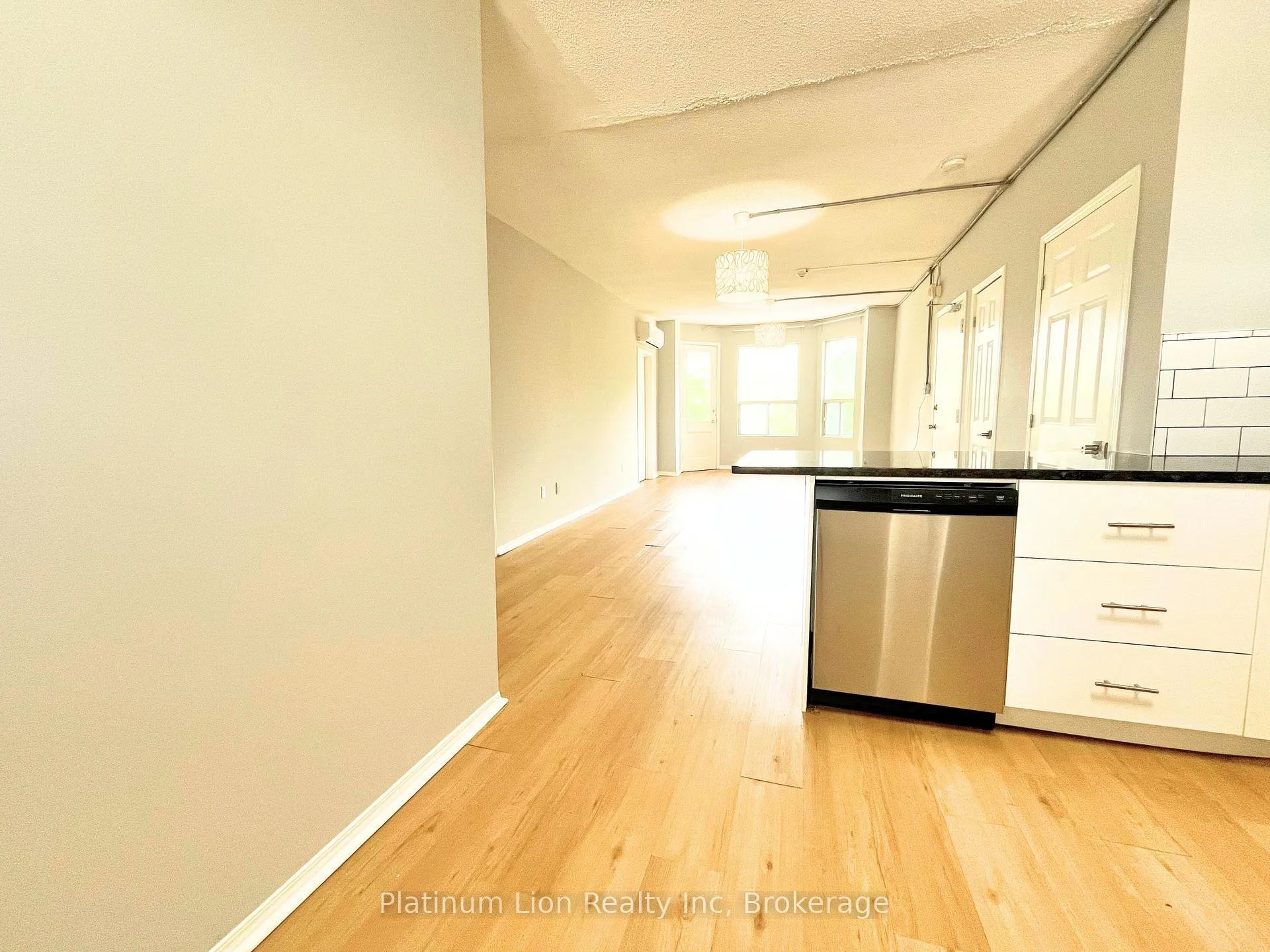 Photo 5 of Unit 8, 121 Park Street S, Hamilton, Durand — HOMEH