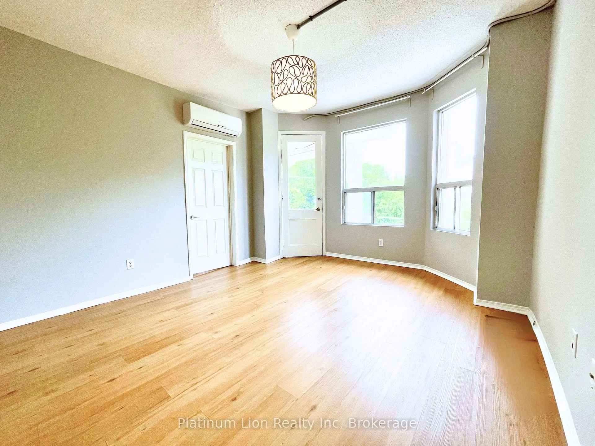 Photo 9 of Unit 8, 121 Park Street S, Hamilton, Durand — HOMEH
