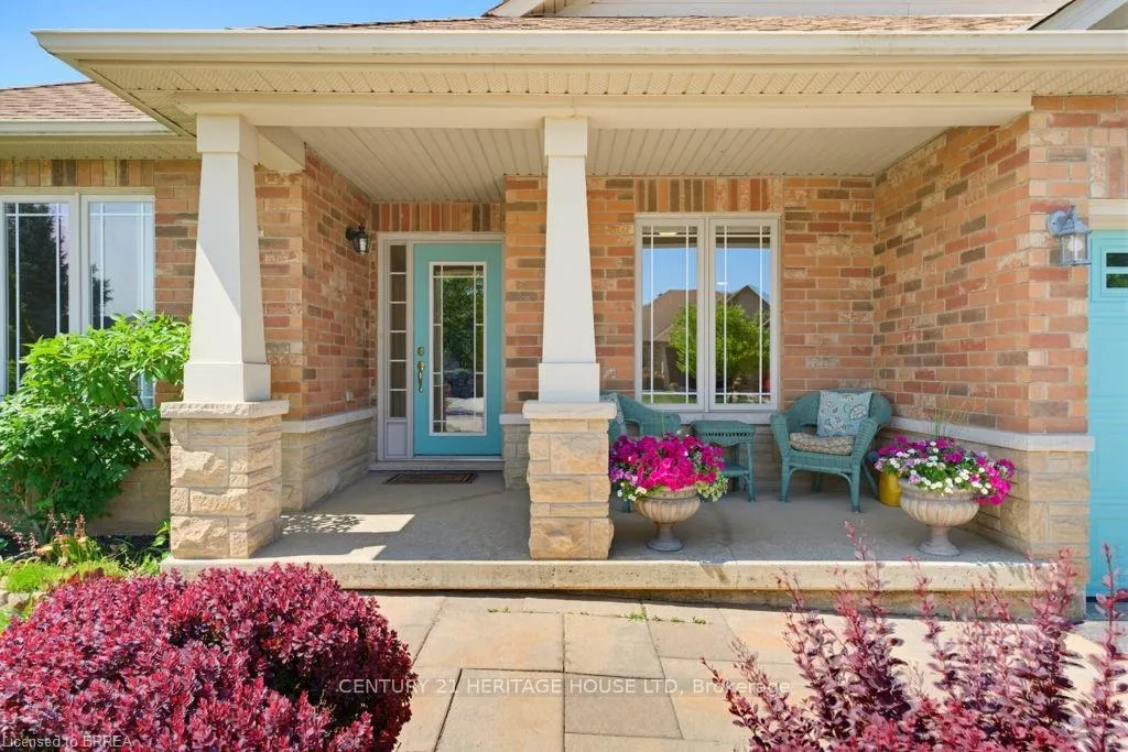 Photo 3 of 30 Cobblestone Drive, Brant, Paris — HOMEH