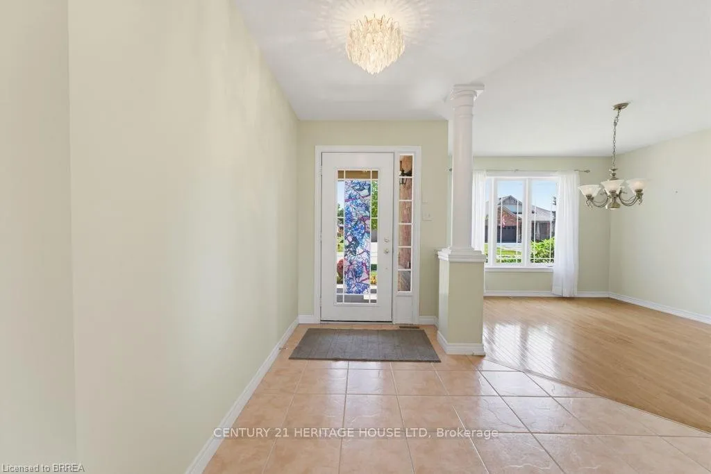 Photo 4 of 30 Cobblestone Drive, Brant, Paris — HOMEH