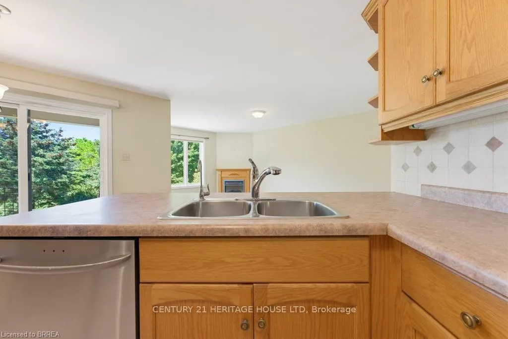 Photo 9 of 30 Cobblestone Drive, Brant, Paris — HOMEH