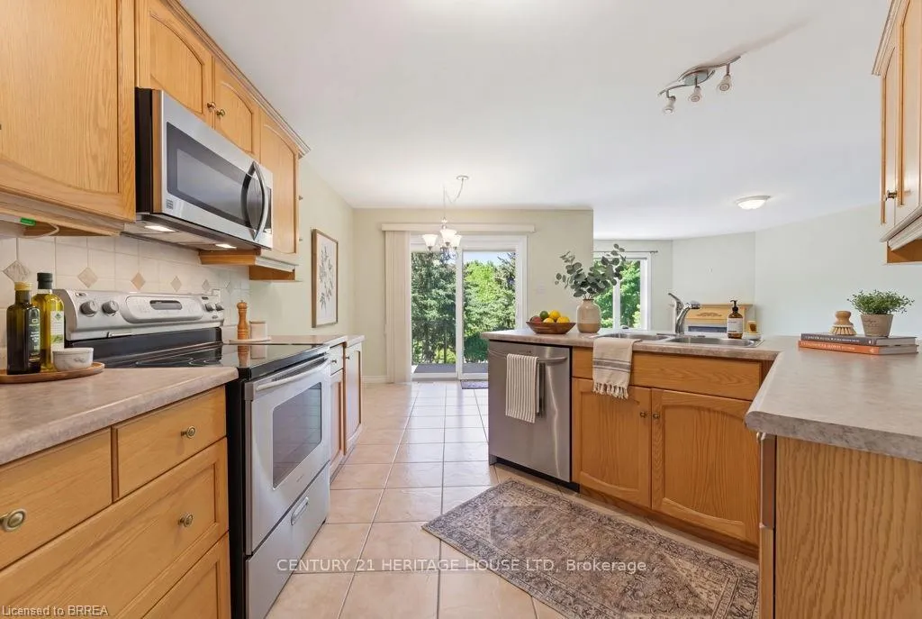 Photo 11 of 30 Cobblestone Drive, Brant, Paris — HOMEH