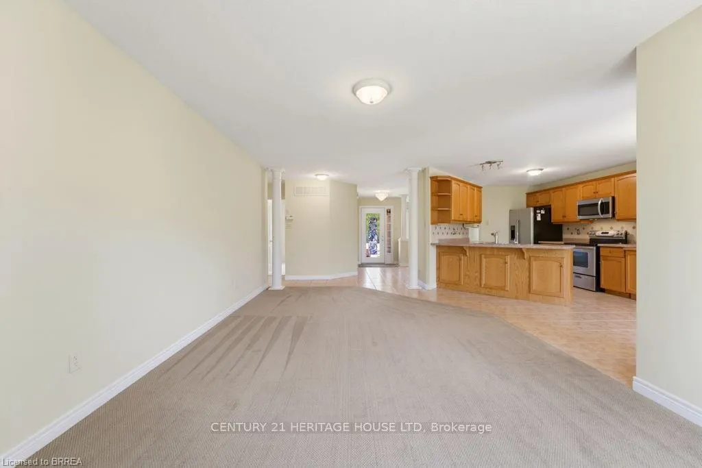 Photo 14 of 30 Cobblestone Drive, Brant, Paris — HOMEH