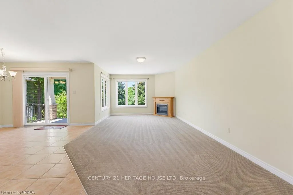 Photo 15 of 30 Cobblestone Drive, Brant, Paris — HOMEH