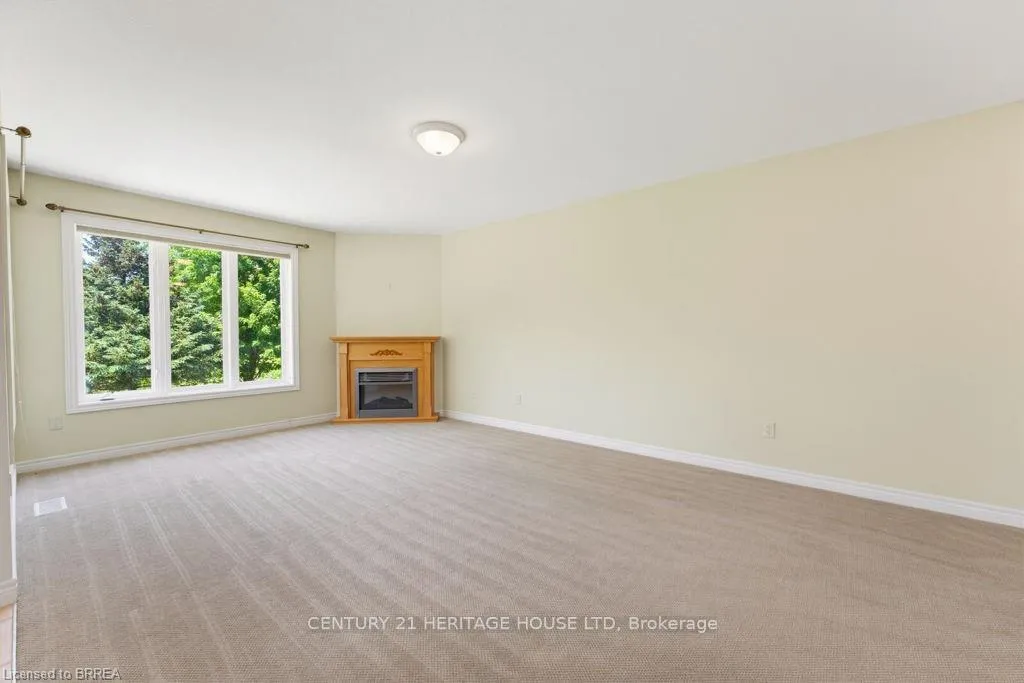 Photo 16 of 30 Cobblestone Drive, Brant, Paris — HOMEH