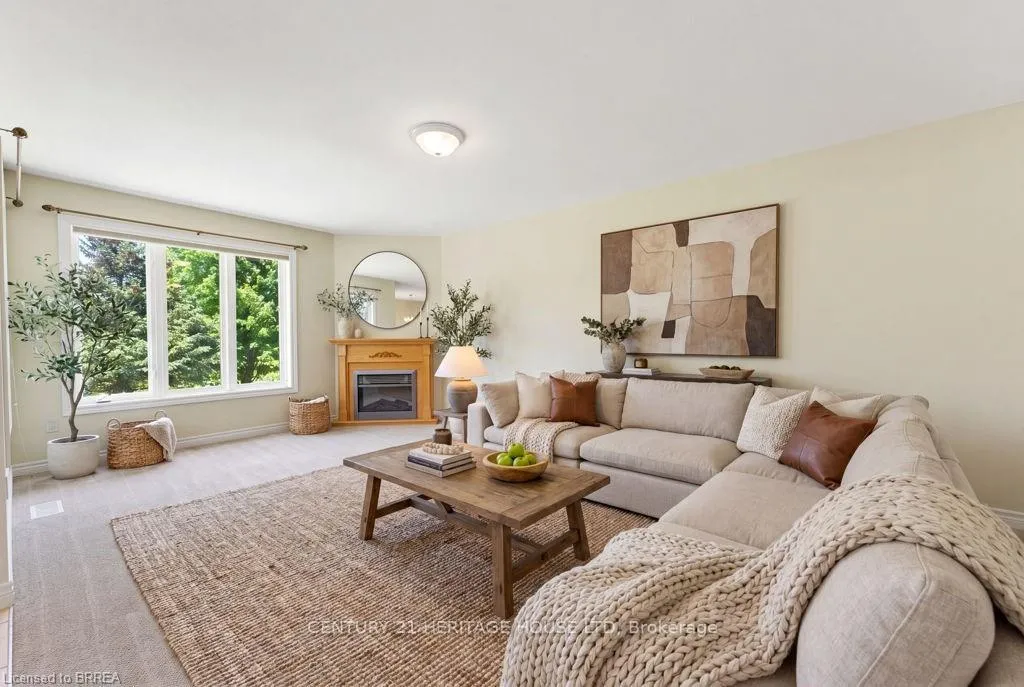 Photo 17 of 30 Cobblestone Drive, Brant, Paris — HOMEH