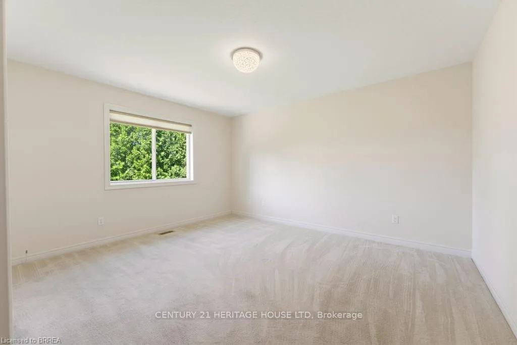 Photo 19 of 30 Cobblestone Drive, Brant, Paris — HOMEH
