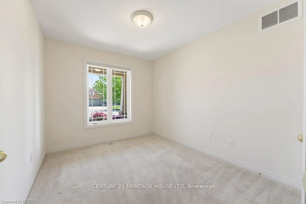 Photo 23 of 30 Cobblestone Drive, Brant, Paris — HOMEH