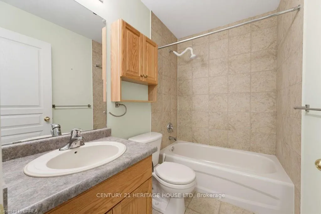 Photo 25 of 30 Cobblestone Drive, Brant, Paris — HOMEH