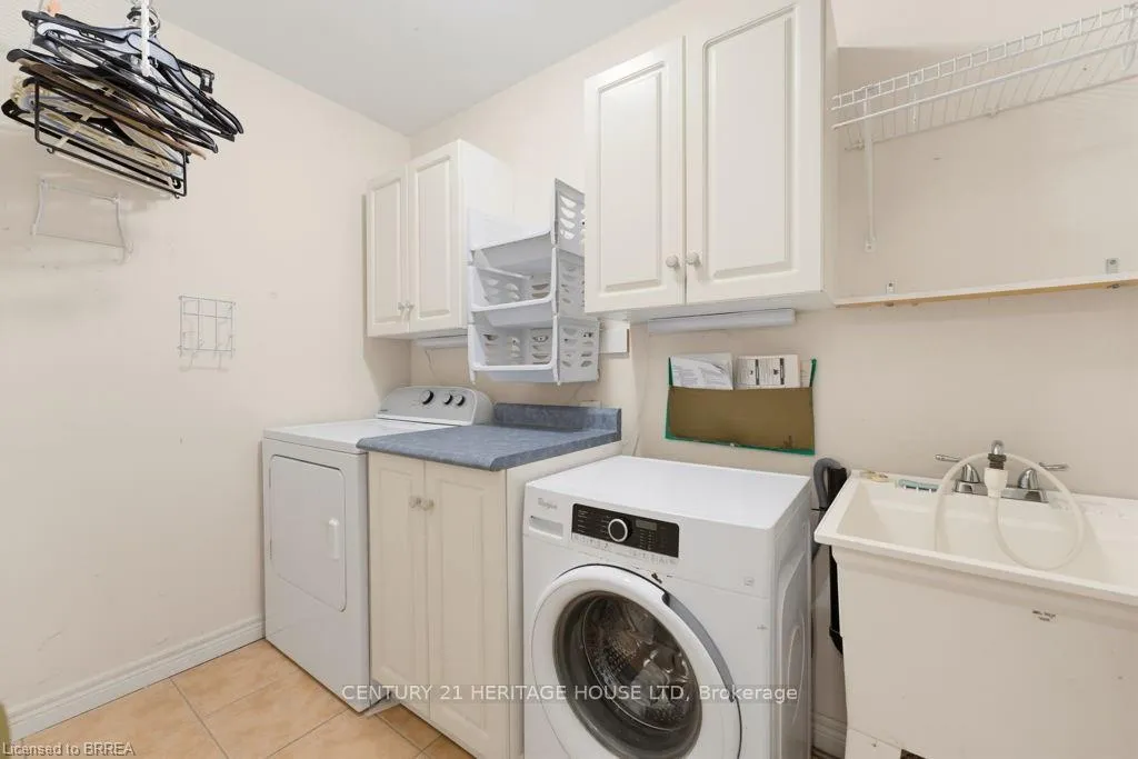 Photo 27 of 30 Cobblestone Drive, Brant, Paris — HOMEH