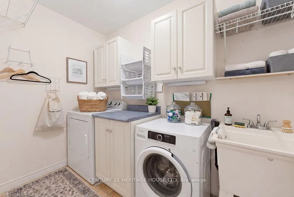Photo 28 of 30 Cobblestone Drive, Brant, Paris — HOMEH