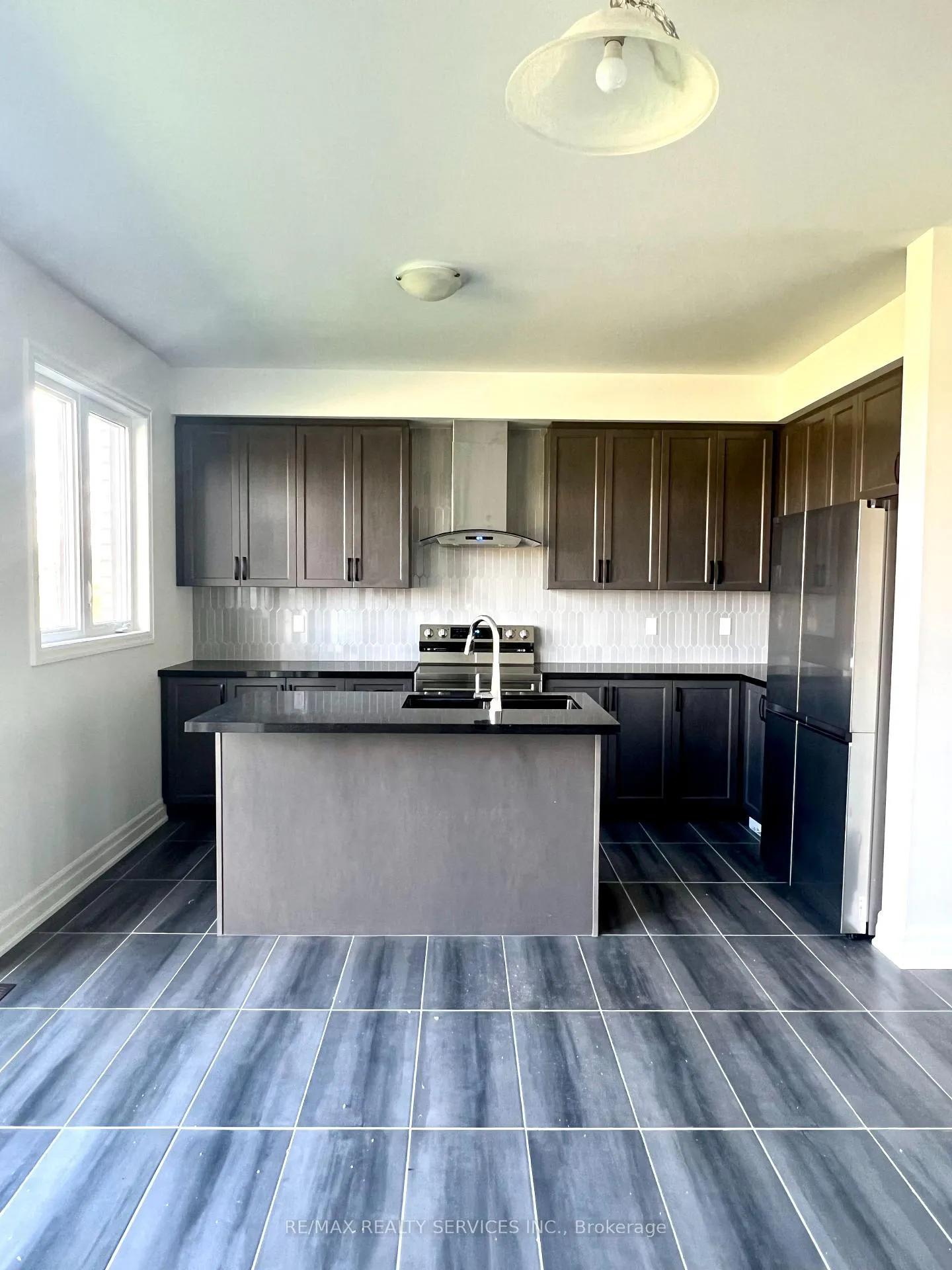 Photo 6 of 156 Union Boulevard, Wasaga Beach — HOMEH