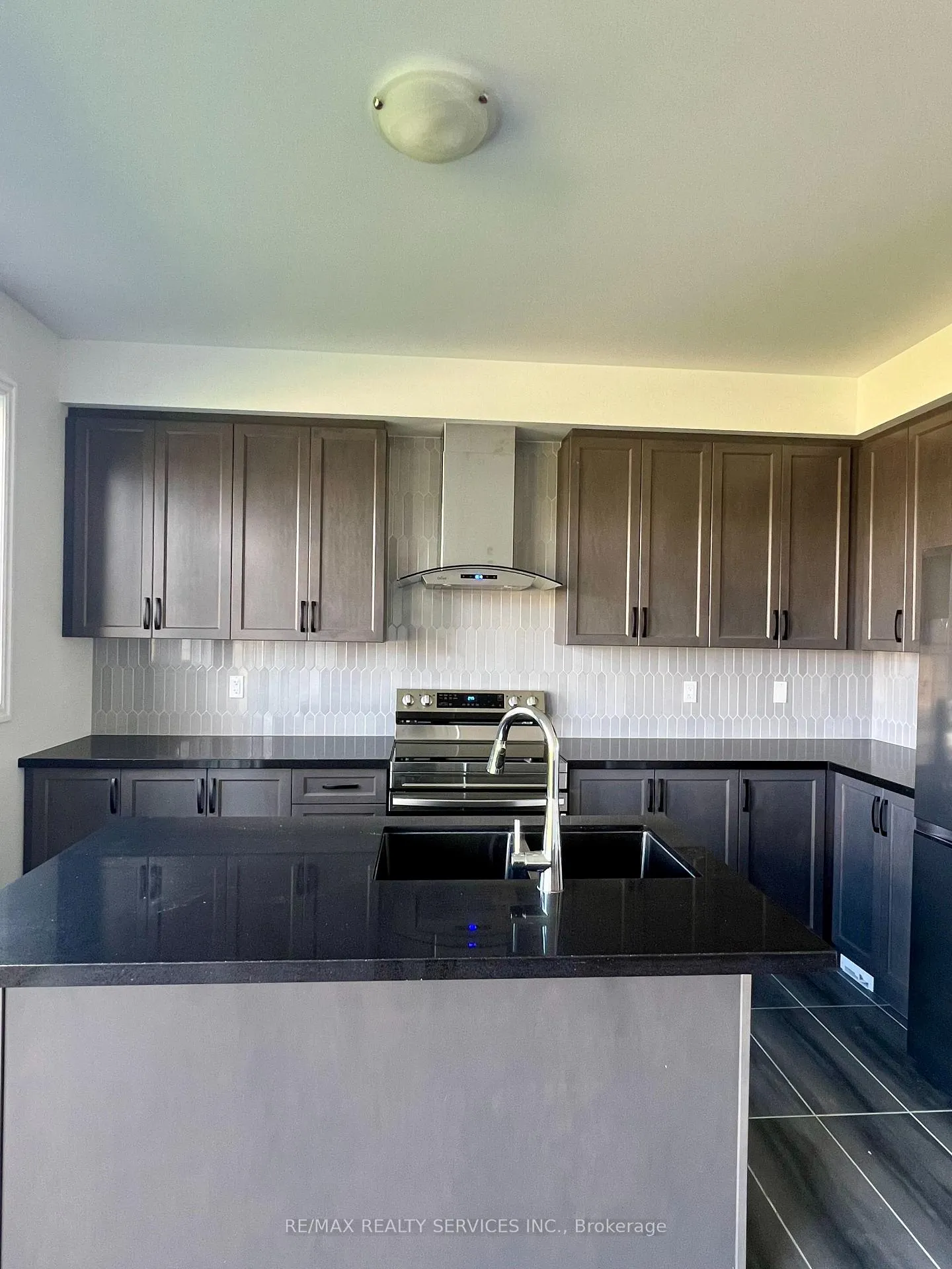 Photo 7 of 156 Union Boulevard, Wasaga Beach — HOMEH