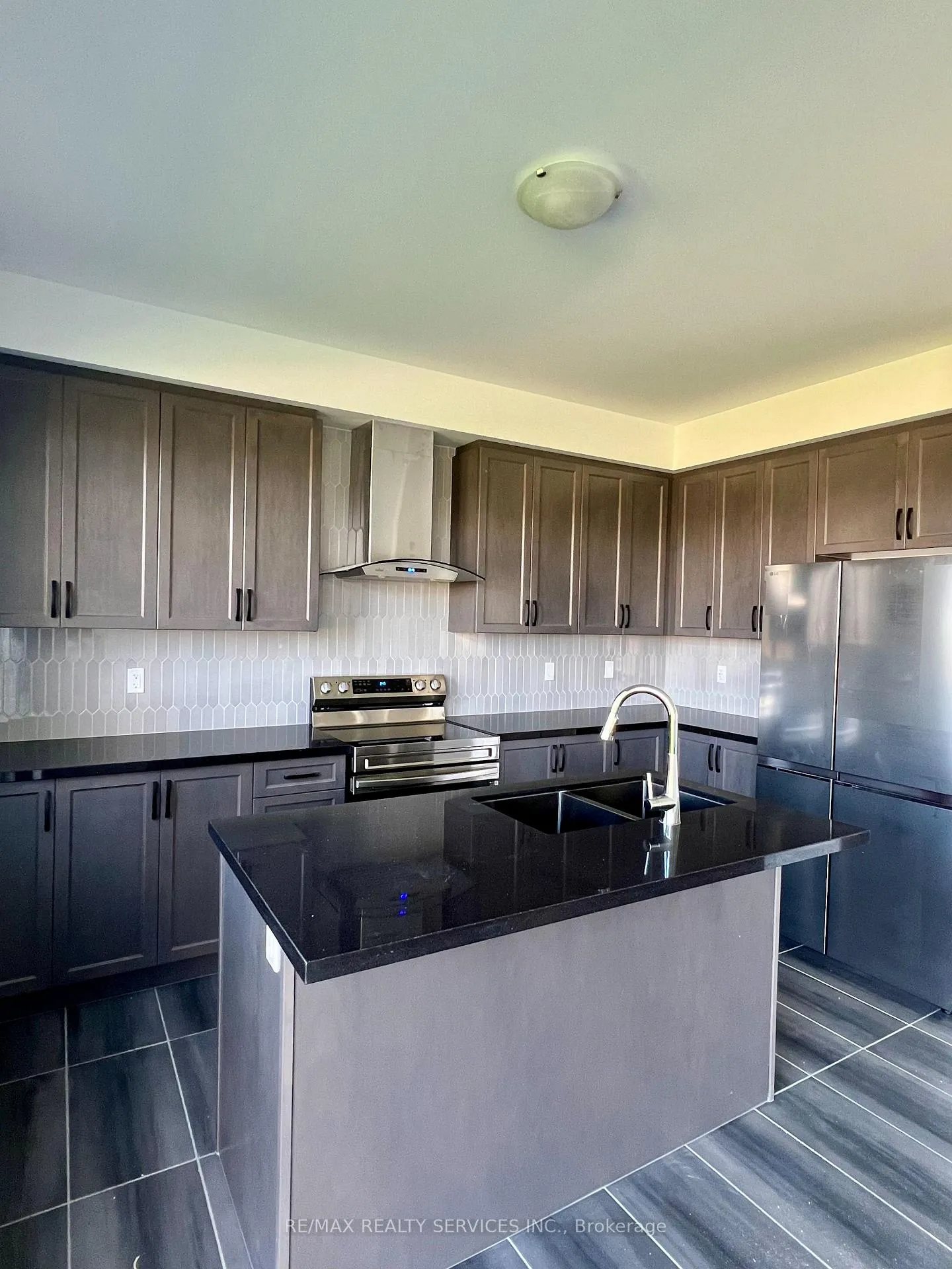 Photo 8 of 156 Union Boulevard, Wasaga Beach — HOMEH