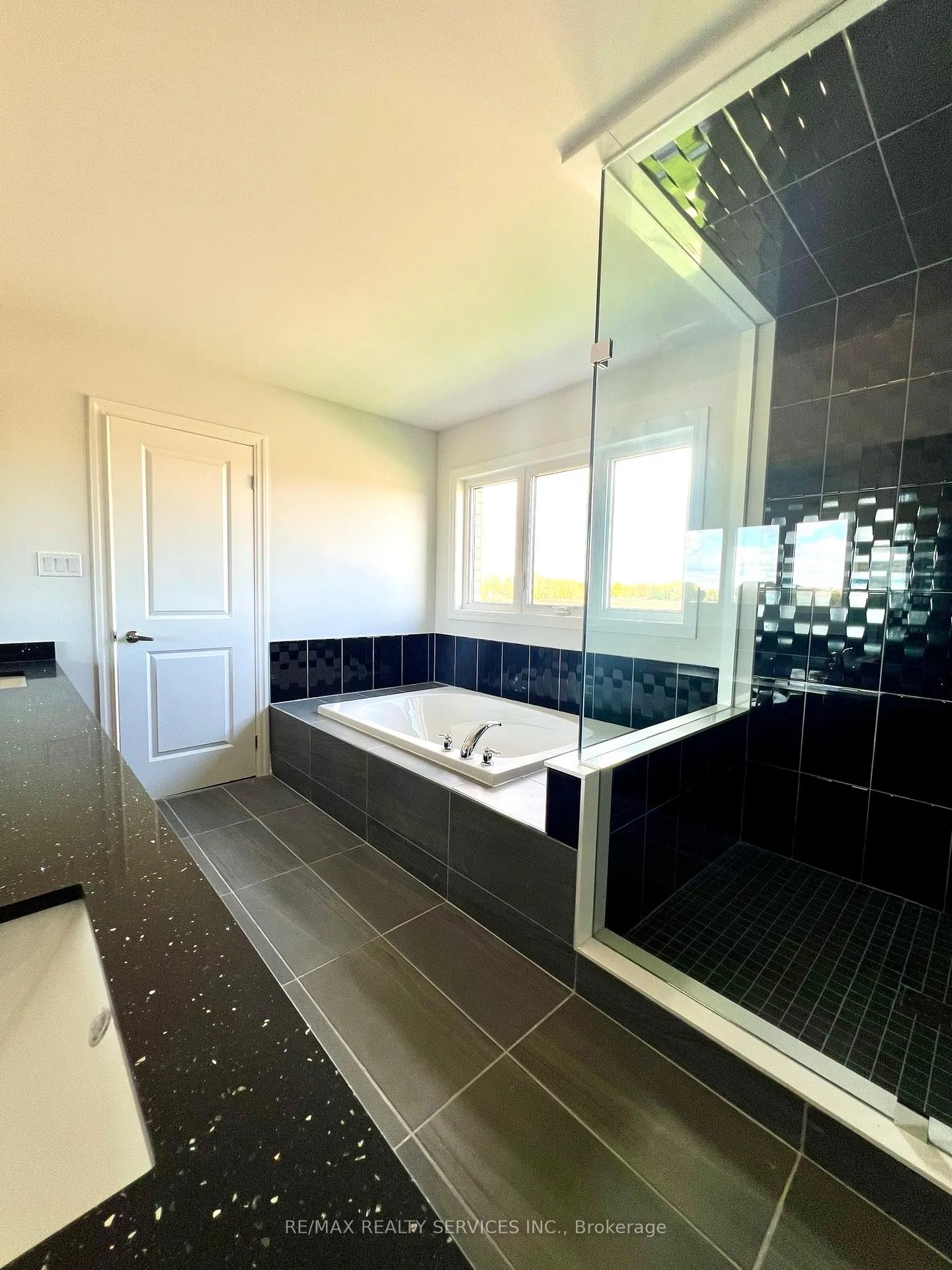 Photo 13 of 156 Union Boulevard, Wasaga Beach — HOMEH