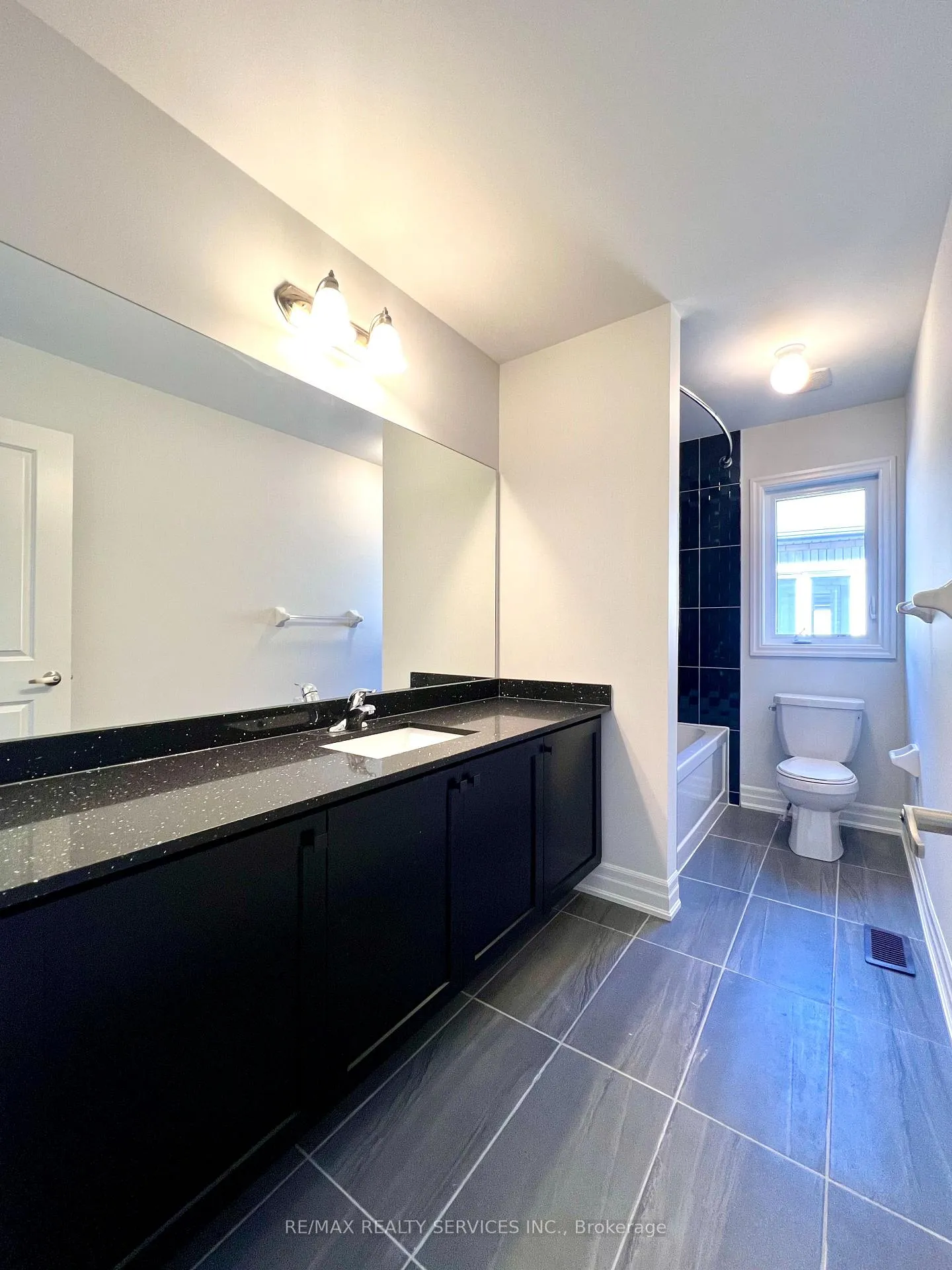Photo 14 of 156 Union Boulevard, Wasaga Beach — HOMEH