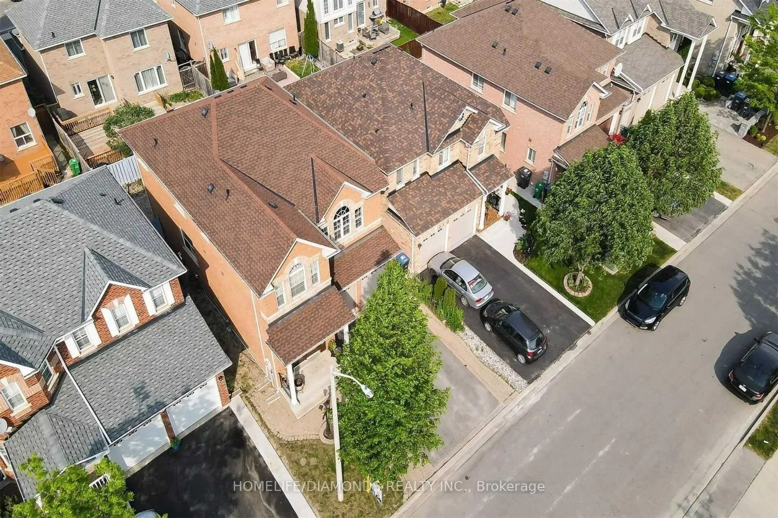 Photo 2 of 7 Clovercrest Drive, Brampton, Fletcher's Meadow — HOMEH