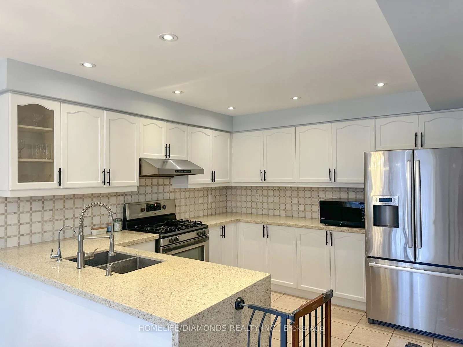 Photo 8 of 7 Clovercrest Drive, Brampton, Fletcher's Meadow — HOMEH