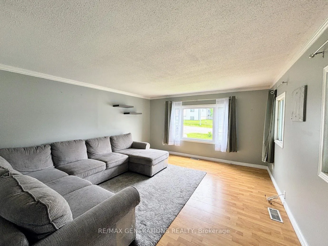 Photo 2 of 54 Jackson Crescent, Marathon — HOMEH