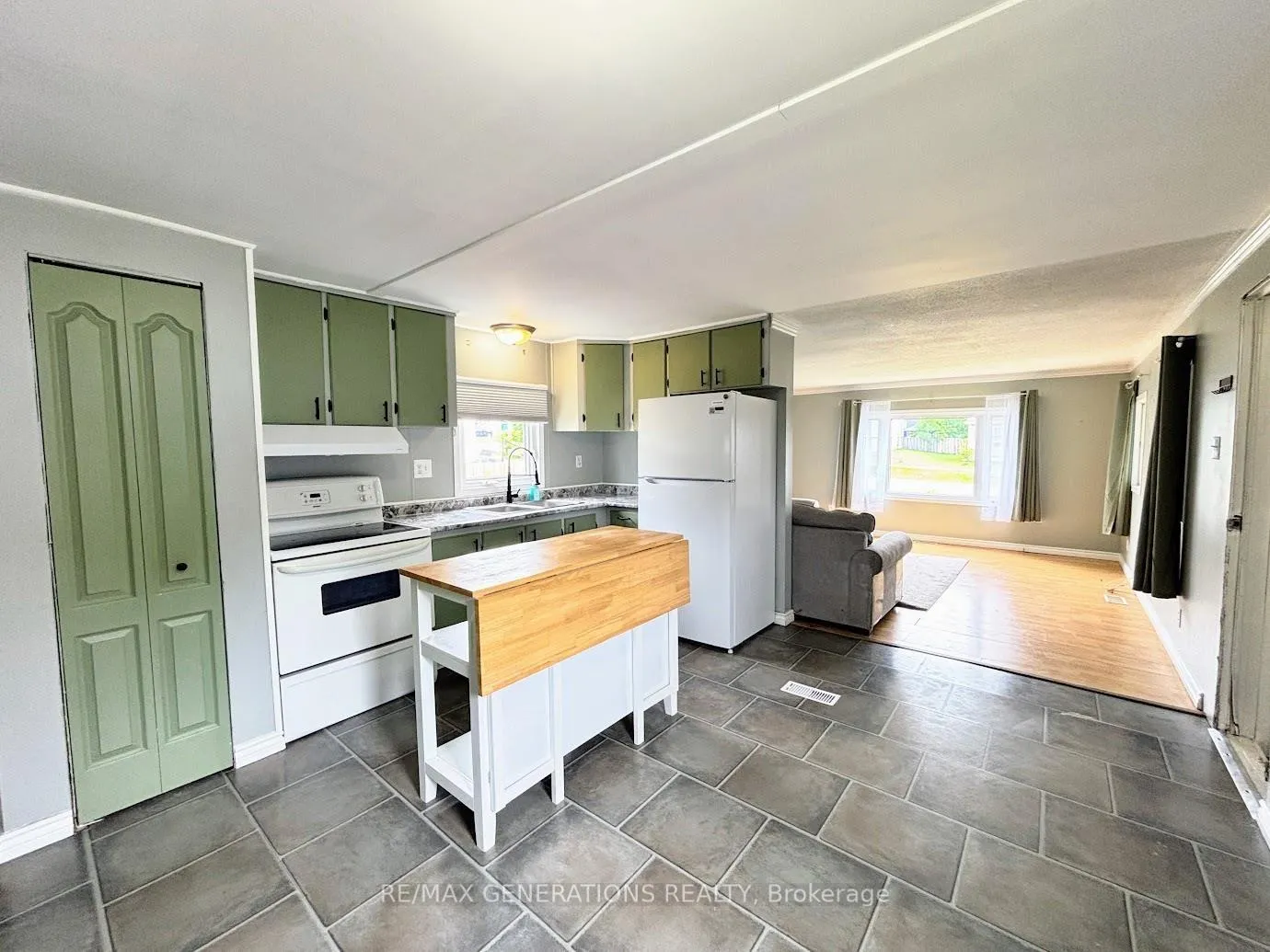 Photo 6 of 54 Jackson Crescent, Marathon — HOMEH