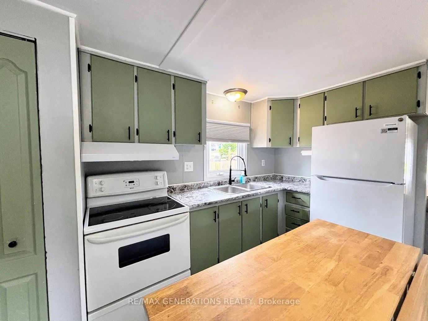 Photo 7 of 54 Jackson Crescent, Marathon — HOMEH