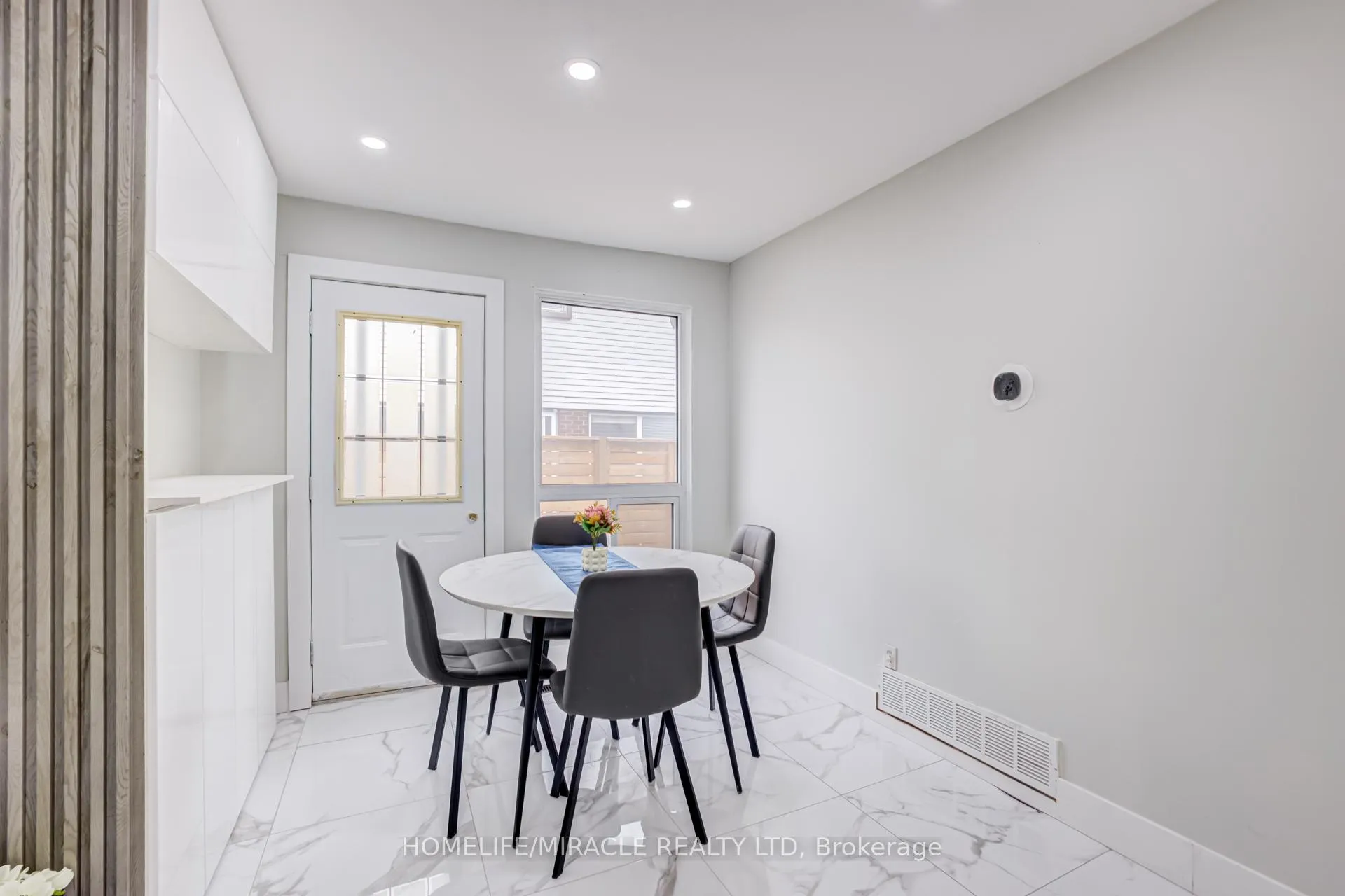 Photo 8 of 122 Ormond Drive, Oshawa, Samac — HOMEH