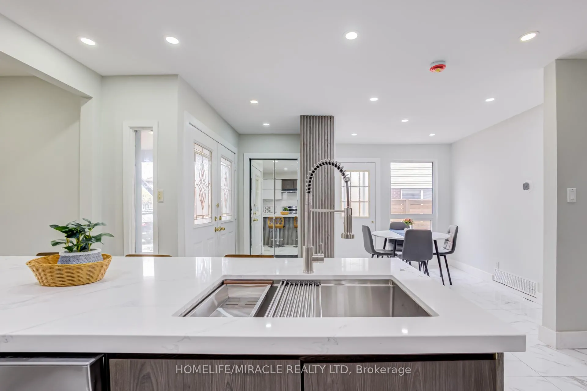 Photo 12 of 122 Ormond Drive, Oshawa, Samac — HOMEH