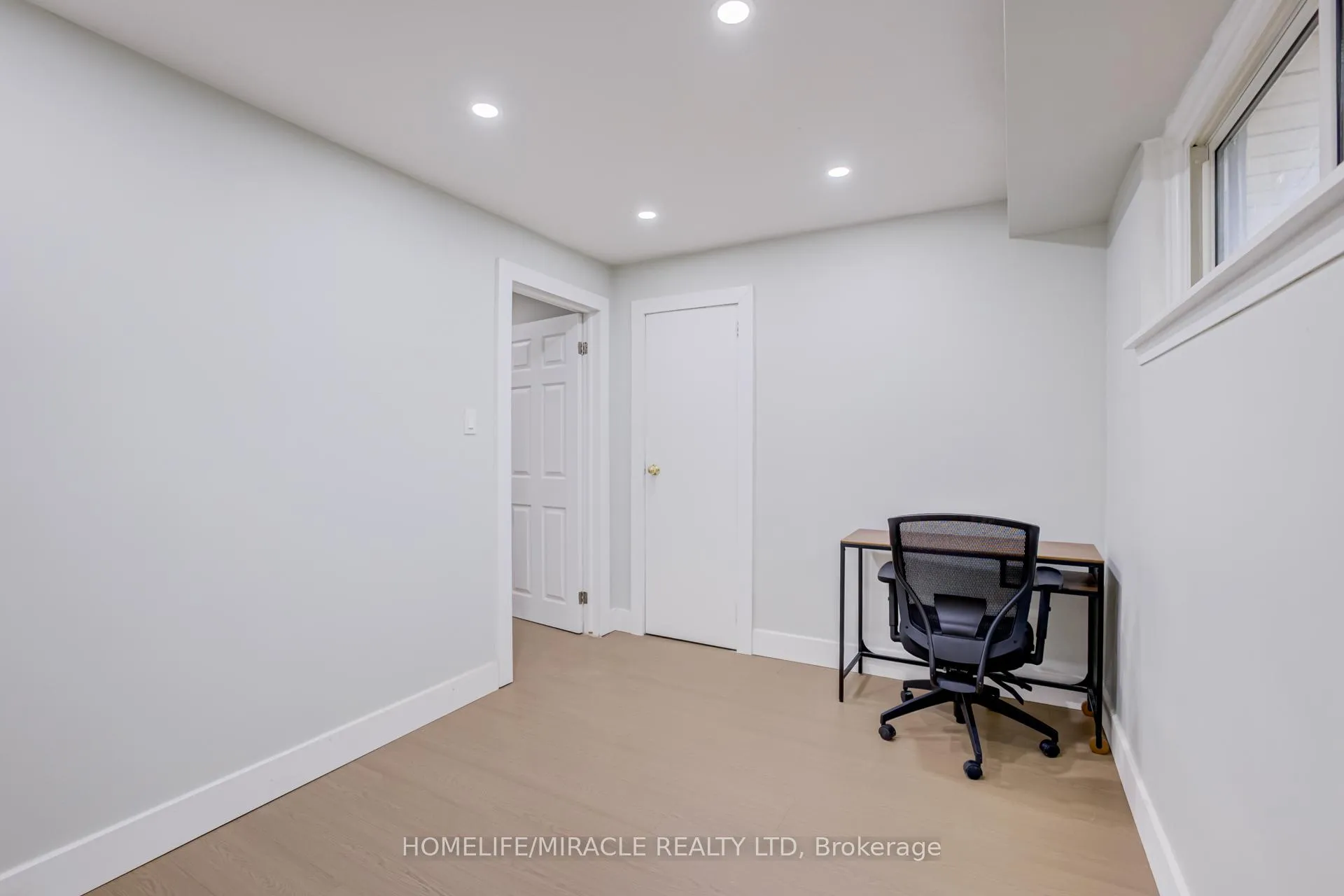 Photo 33 of 122 Ormond Drive, Oshawa, Samac — HOMEH